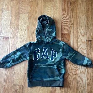 Boys camo Gap pullover sweatshirt